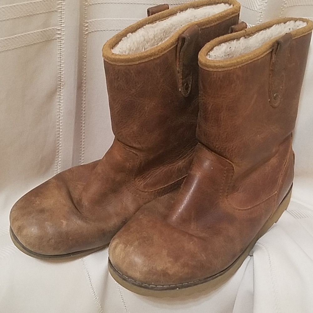 UGG Redwood Chestnut Boys Boots